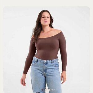 Nuuds Off-Shoulder bodysuit - Coffee XL